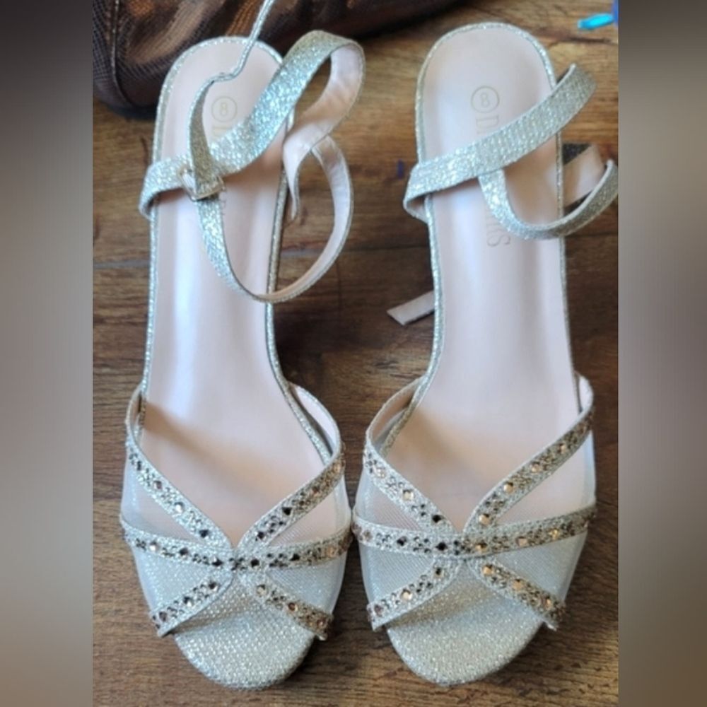 Gold Dream Pairs Sandals - 8M